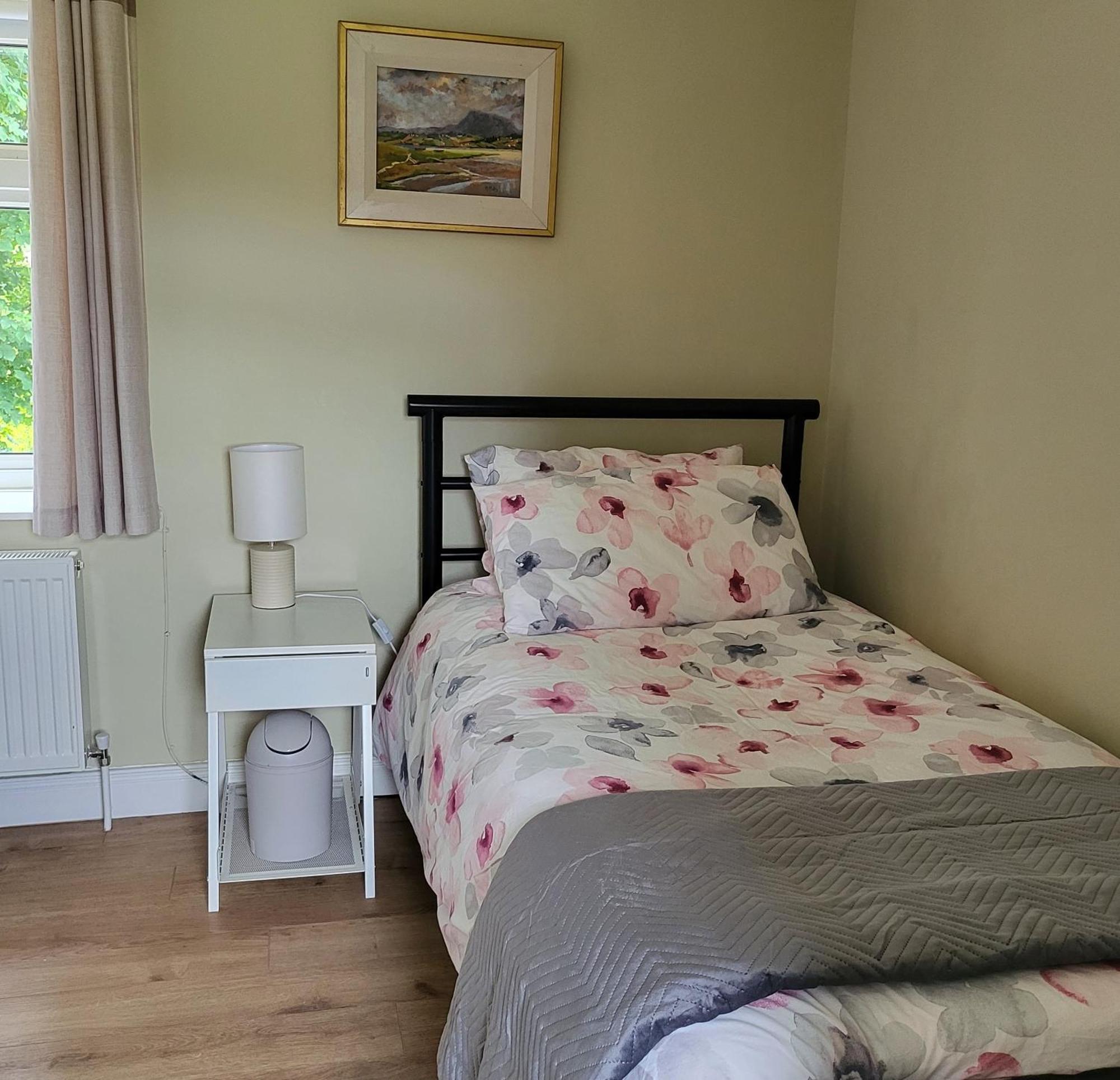 1 Mile From Dungloe, 2bdrm Max3 Adults Chalet
